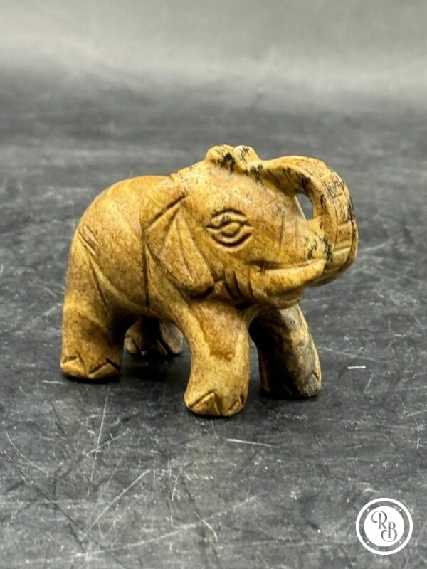 Ancienne miniature d'Eléphant en pierre dure (bicolore naturelle) réalisée et sculptée à la main - Asie - Datant des années 80 - Collection - Décoration - Vintage – Image 3