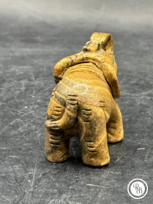 Ancienne miniature d'Eléphant en pierre dure (bicolore naturelle) réalisée et sculptée à la main - Asie - Datant des années 80 - Collection - Décoration - Vintage – Image 4