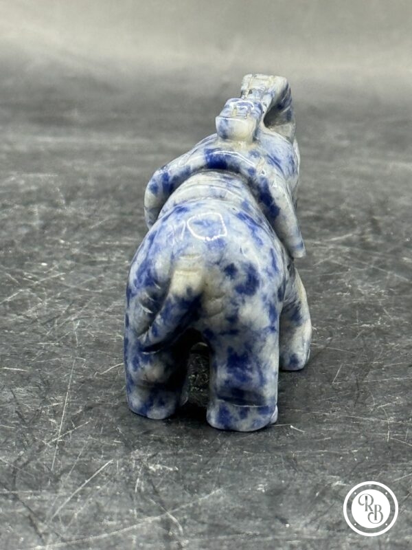 Ancienne miniature d'Eléphant en pierre dure (bicolore naturelle blanche et bleue) réalisée et sculptée à la main - Asie - Datant des années 80 - Collection - Décoration - Vintage – Image 4