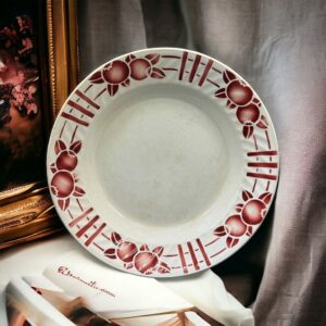 Plat rond et creusé - Céramique de Saint Amand - Des années 1930/40 - Décor à fleurs rouges - Collection - Décoration - Arts de la table
