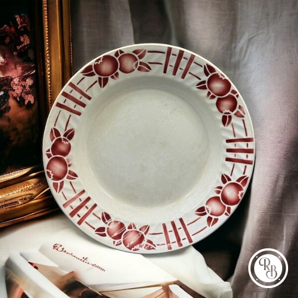 Plat rond et creusé - Céramique de Saint Amand - Des années 1930/40 - Décor à fleurs rouges - Collection - Décoration - Arts de la table