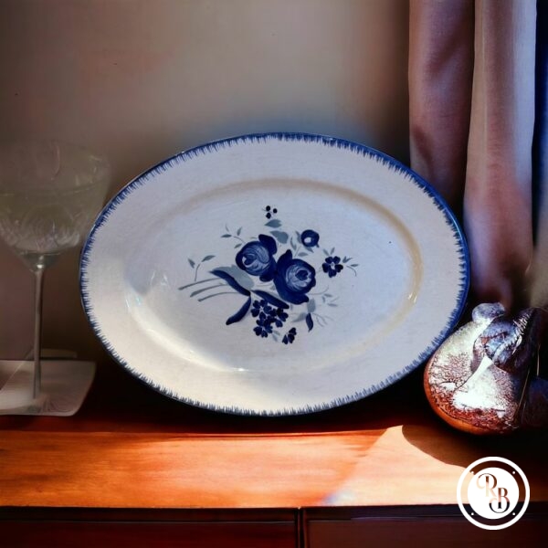 Grand plat ovale - Faïencerie Longchamps - Terre de fer - Des années 1930/40 - Décor à fleurs bleues - Collection - Décoration - Arts de la table