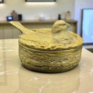 Ancienne Bonbonnière ou Boite à bijoux en bronze à patine dorée, couvercle orné d'un oiseau/Colombe dans son nid - Jean Rabiant - Numérotée - Collection - Décoration