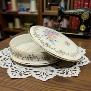Ancienne Bonbonnière/Boite à bijoux en porcelaine de Limoges - Cid - Estampillée - A décor floral et dorure - Collection - Décoration