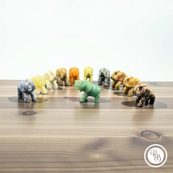 Gros lot/ensemble de 11 anciennes miniatures d'Eléphants en pierres dures (multi couleurs) réalisées et sculptées à la main - Asie - Datant des années 80 - Collection - Décoration - Vintage
