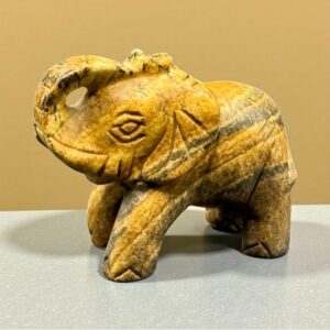 Ancienne miniature d'Eléphant en pierre dure (bicolore verte naturelle) réalisée et sculptée à la main - Asie - Datant des années 80 - Collection - Décoration - Vintage