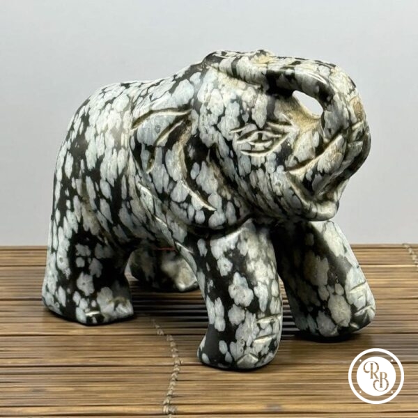 Ancienne miniature d'Eléphant en pierre dure (bicolore tachetée naturelle) réalisée et sculptée à la main - Asie - Datant des années 80 - Collection - Décoration - Vintage