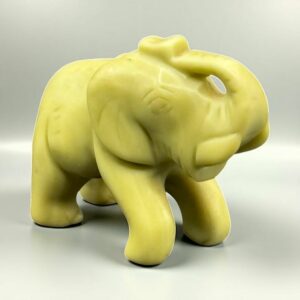 Ancienne miniature d'Eléphant en pierre dure (vert naturel) réalisée et sculptée à la main - Asie - Datant des années 80 - Collection - Décoration - Vintage
