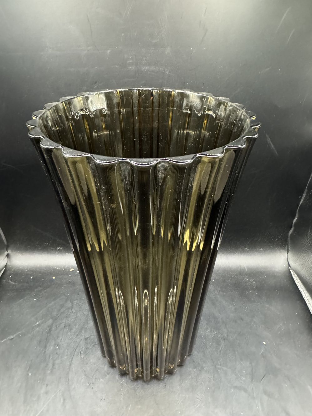 Magnifique grand vase en verre fumé datant des années 70 - Made in France - Hauteur 24cm - Décoration - Collection - Vintage – Image 3