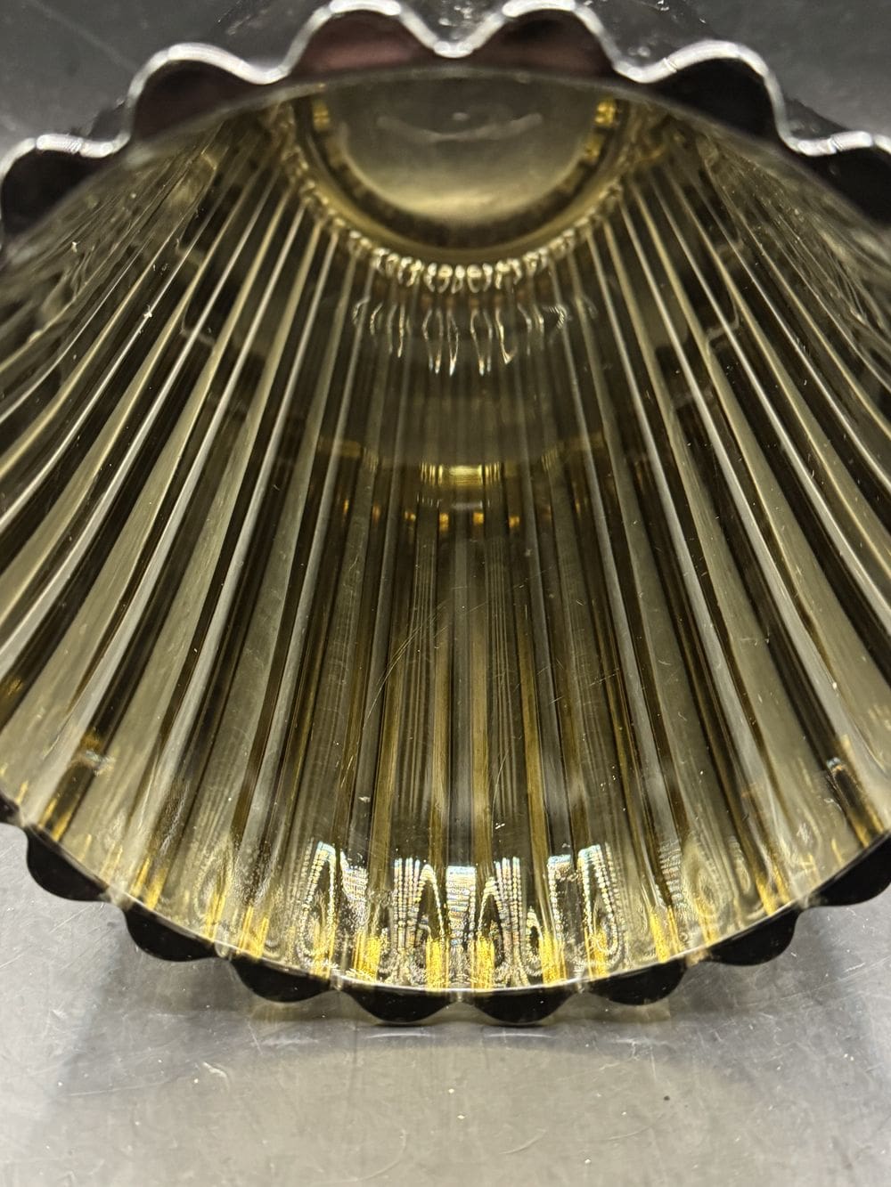 Magnifique grand vase en verre fumé datant des années 70 - Made in France - Hauteur 24cm - Décoration - Collection - Vintage – Image 7