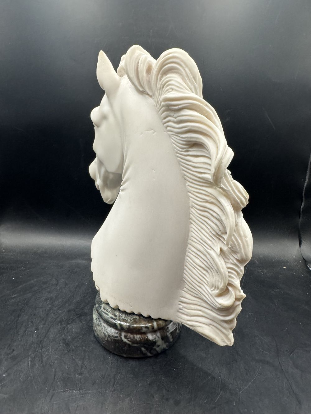 Rare Statuette/buste ancien représentant une tête de cheval - Signé par l'artiste italien A. Giannelli - Sur piédouche en marbre - Décoration - Collection – Image 2