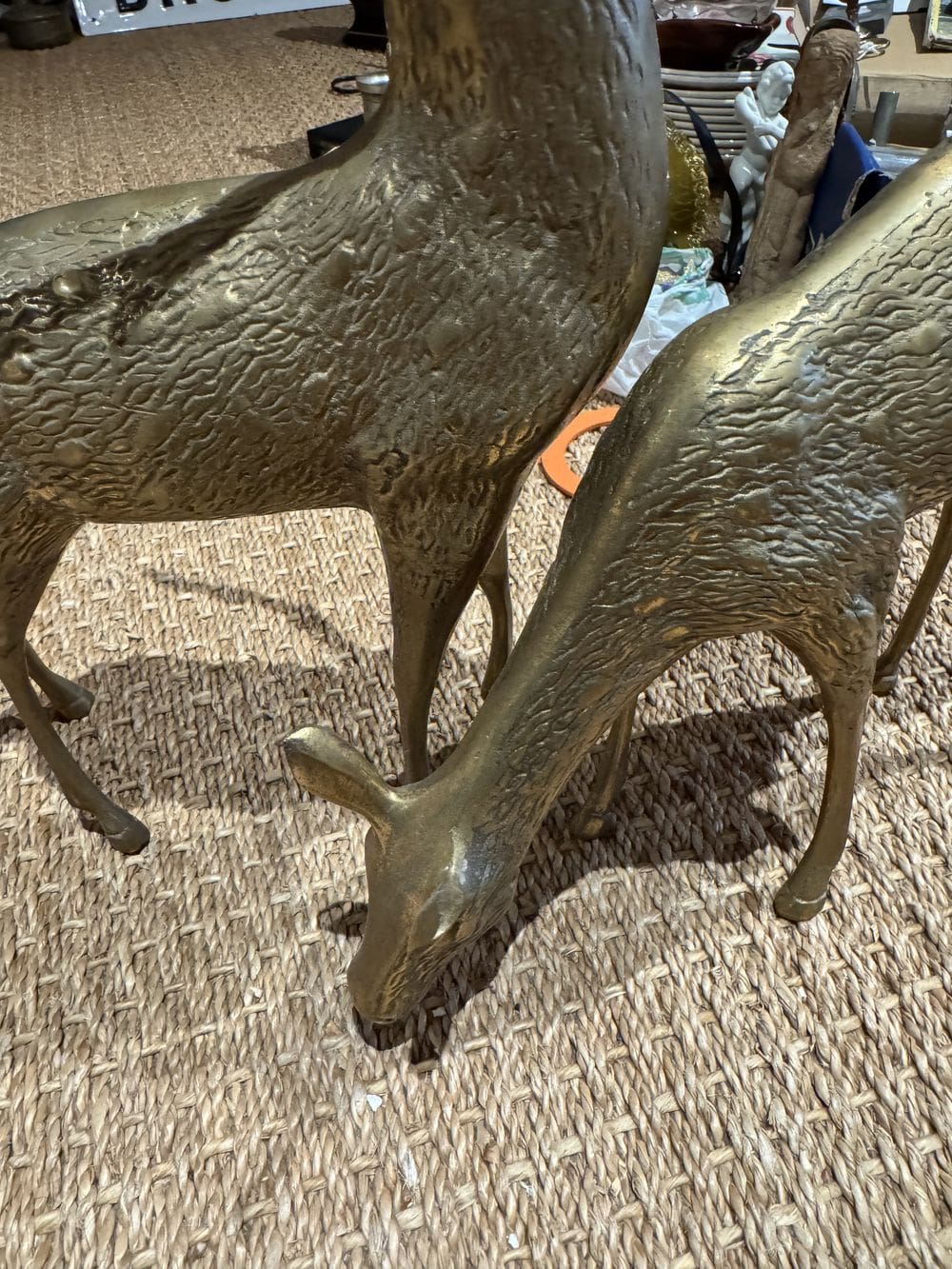 Anciennes statuettes - Paire de cerf/biche en laiton massif doré - Imposantes dimensions 35 et 24cm - Collection - Déco - Vintage – Image 2