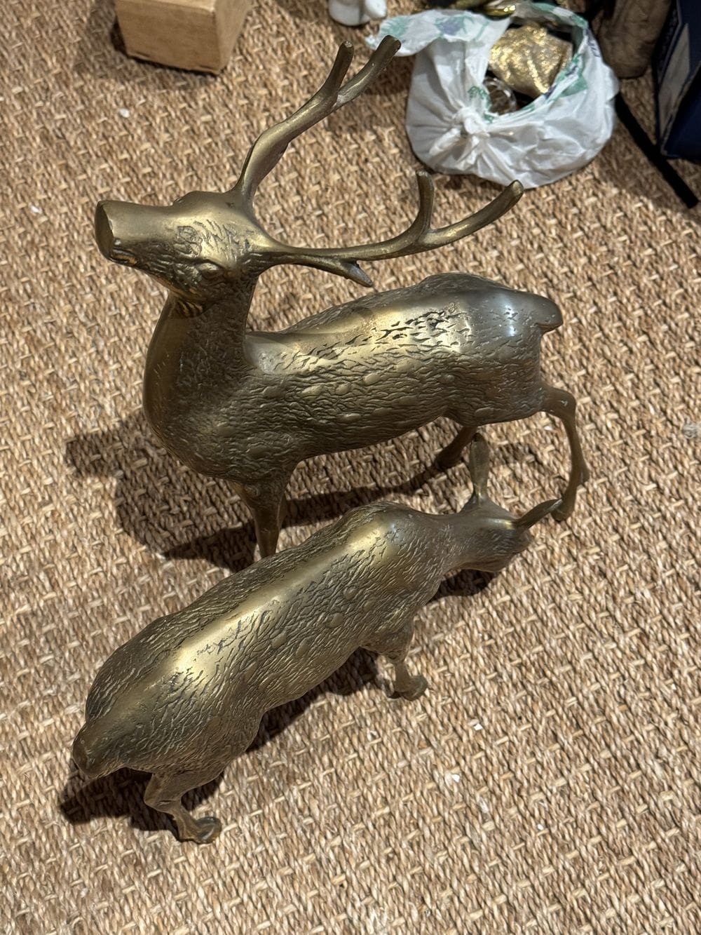 Anciennes statuettes - Paire de cerf/biche en laiton massif doré - Imposantes dimensions 35 et 24cm - Collection - Déco - Vintage – Image 6