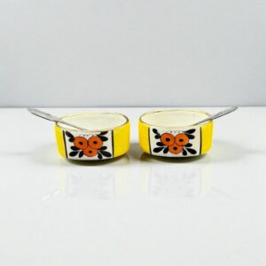 Paire de salerons (sel/poivre) en porcelaine de Limoges peint à la main et leurs deux cuillères en métal argenté - France - Collection - Art Déco