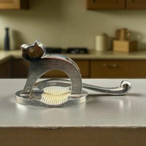 Casse-noix chat en métal argenté chromé - Siléa - Des années 70 - Pièce originale à la fois utile et décorative - Collection