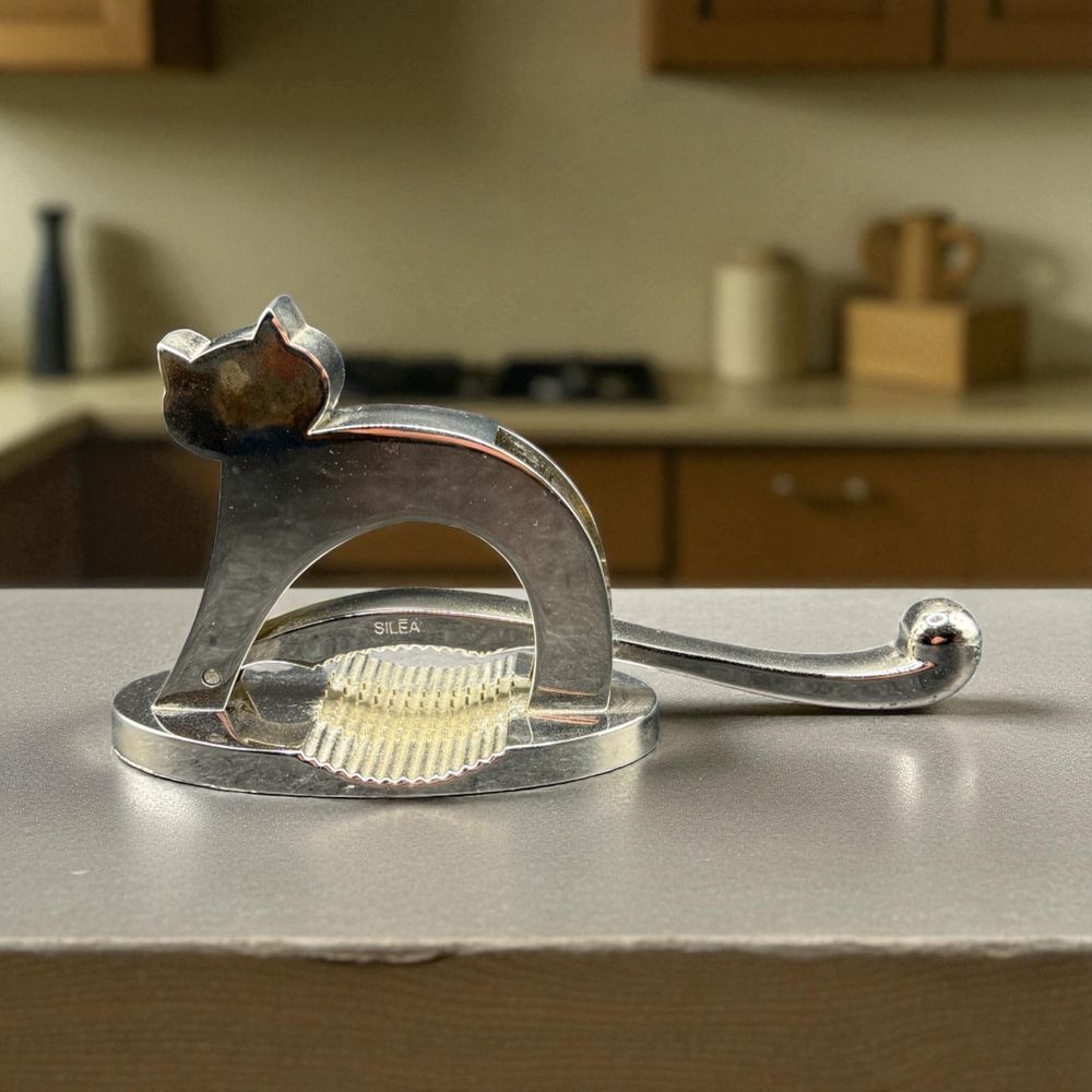 Casse-noix chat en métal argenté chromé - Siléa - Des années 70 - Pièce originale à la fois utile et décorative - Collection