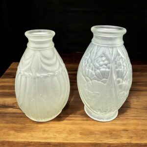 Lot de 2 anciens et authentiques petits vases Français en verre pressé signés Joma (Montreuil) - Epoque Art Déco 1930 - Collection - Décoration