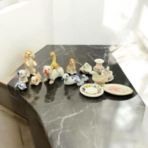 Lot/Ensemble de 16 petits objets de vitrine en porcelaine pour les plupart - Chiens, Canards et autres - Décoration - Collection