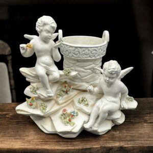 Rare et ancienne statuette en biscuit de porcelaine blanche - Italie - Deux angelots admirant des fleurs - Capodimonte - Estampillée - Collection - Décoration