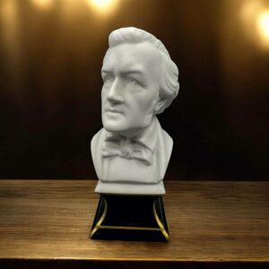 Rare Statuette/buste ancien en biscuit de porcelaine représentant Richard Wagner - Sur piédouche carré en porcelaine bleu par Camille Tharaud - Limoges - France - Décoration - Collection