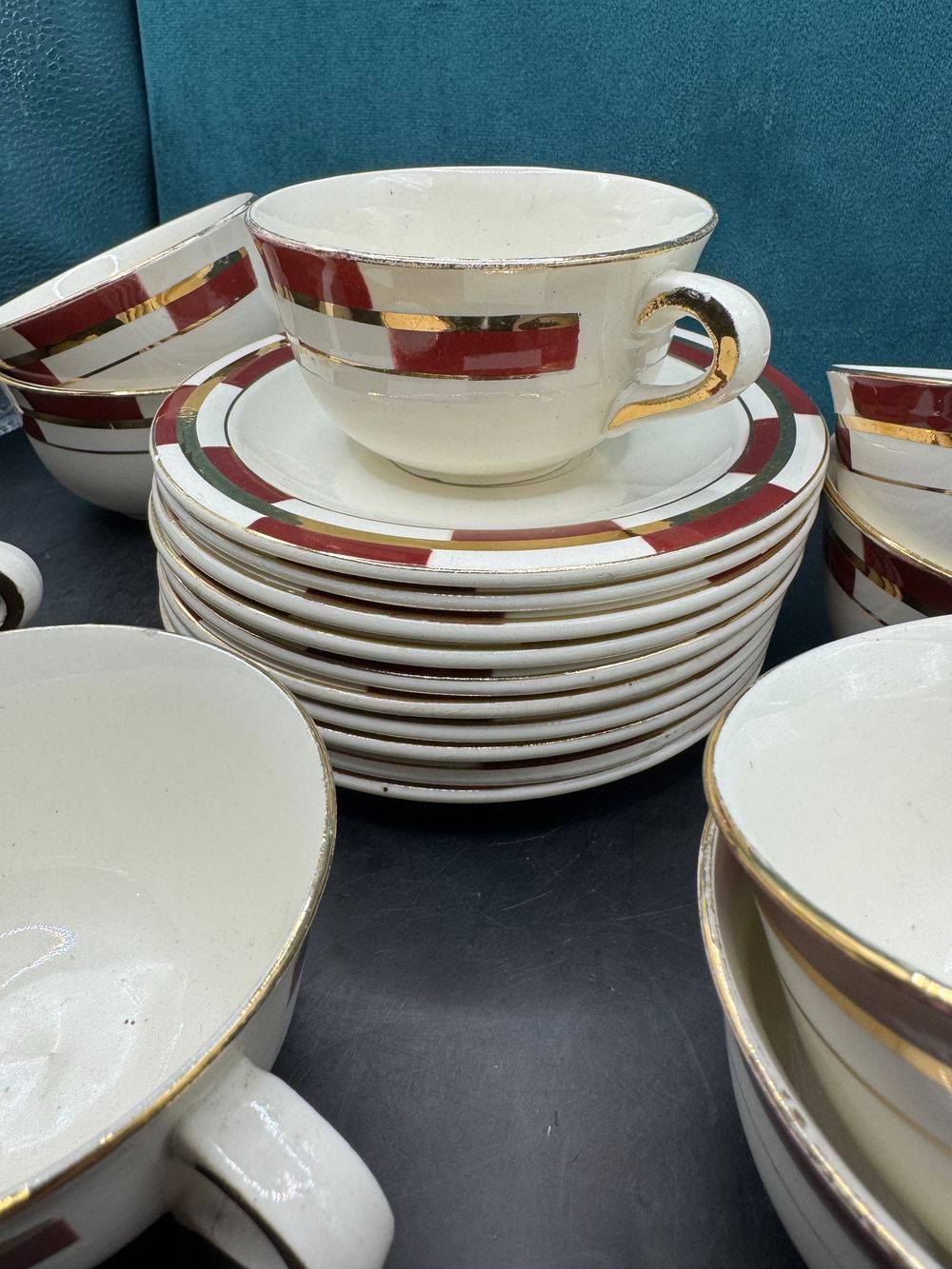 Magnifique et rare Service à café complet de la faïencerie de Salins France en Opacéline - Modèle Damier Rouge - Vers 1950 - Décoration - Collection – Image 8