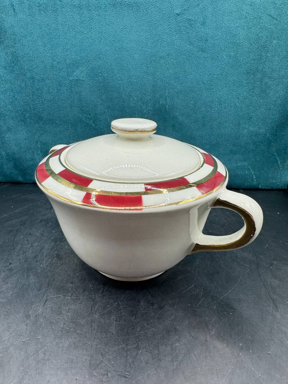 Magnifique et rare Service à café complet de la faïencerie de Salins France en Opacéline - Modèle Damier Rouge - Vers 1950 - Décoration - Collection – Image 10