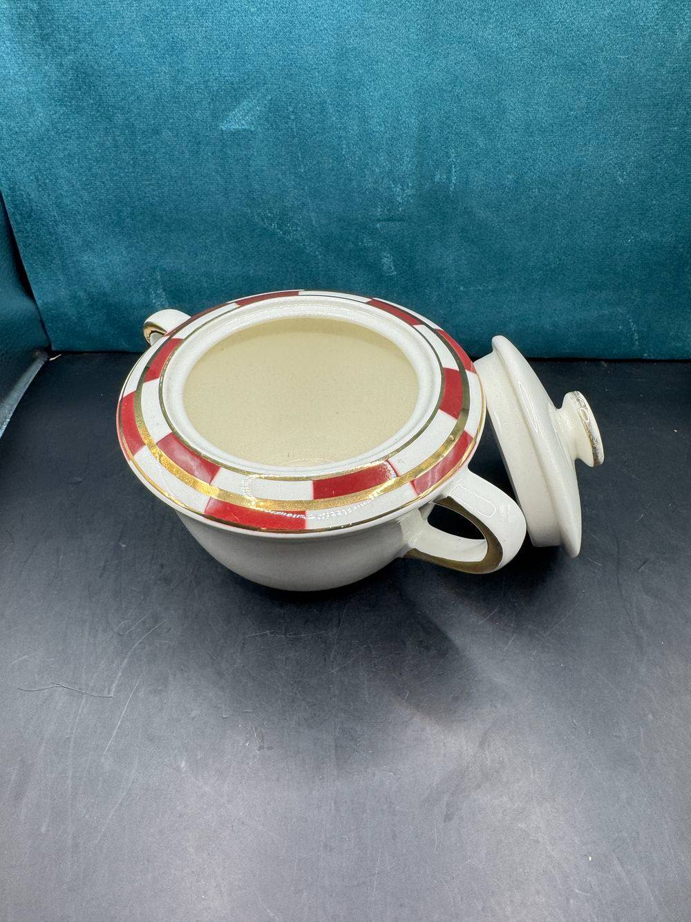 Magnifique et rare Service à café complet de la faïencerie de Salins France en Opacéline - Modèle Damier Rouge - Vers 1950 - Décoration - Collection – Image 12