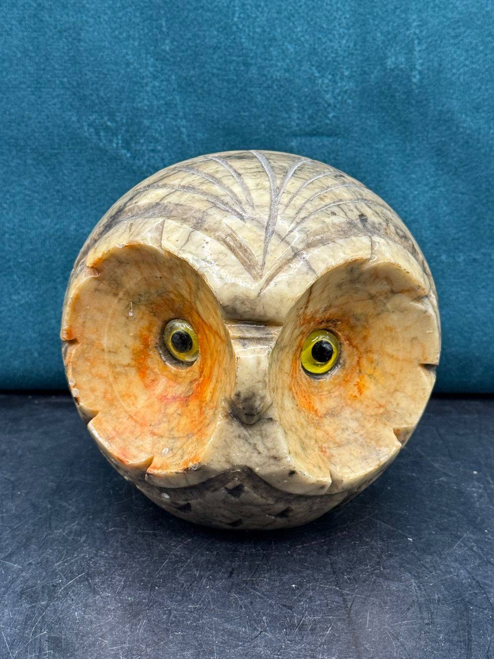 Presse-papier en Albâtre sculpté à la main en forme de tête de hibou - Fabriqué en Italie - Vers 1970 - Décoration - Collection - Vintage – Image 2