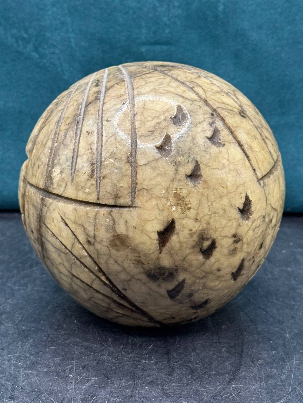 Presse-papier en Albâtre sculpté à la main en forme de tête de hibou - Fabriqué en Italie - Vers 1970 - Décoration - Collection - Vintage – Image 4