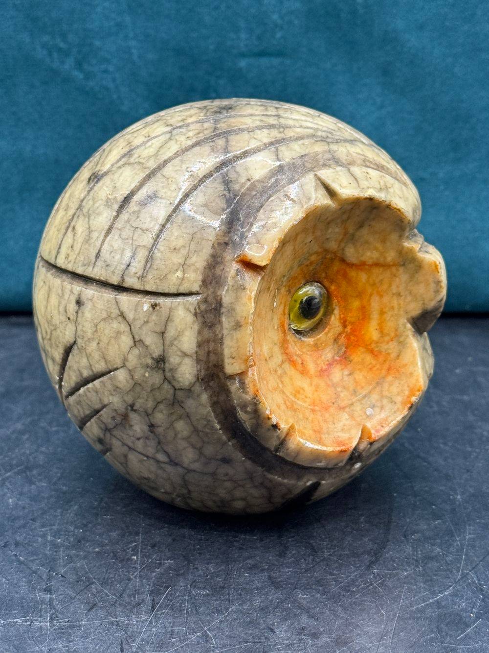 Presse-papier en Albâtre sculpté à la main en forme de tête de hibou - Fabriqué en Italie - Vers 1970 - Décoration - Collection - Vintage – Image 6