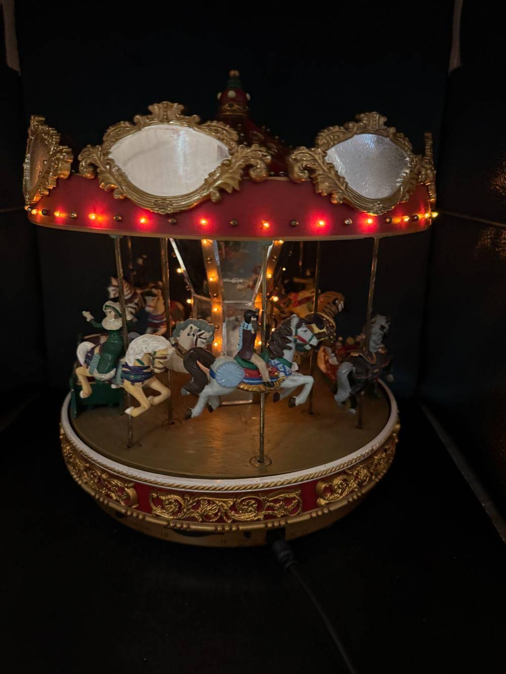 Ancien imposant Carrousel à trois étages "Mr Noël-Mr. Christmas - Holiday Around The Carousel” - 1996 - Vintage - Animations et lumières - Joue plusieurs chansons - Décoration - Collection - Cadeau - Sapin – Image 5