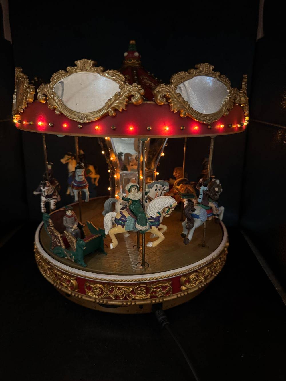 Ancien imposant Carrousel à trois étages "Mr Noël-Mr. Christmas - Holiday Around The Carousel” - 1996 - Vintage - Animations et lumières - Joue plusieurs chansons - Décoration - Collection - Cadeau - Sapin – Image 6