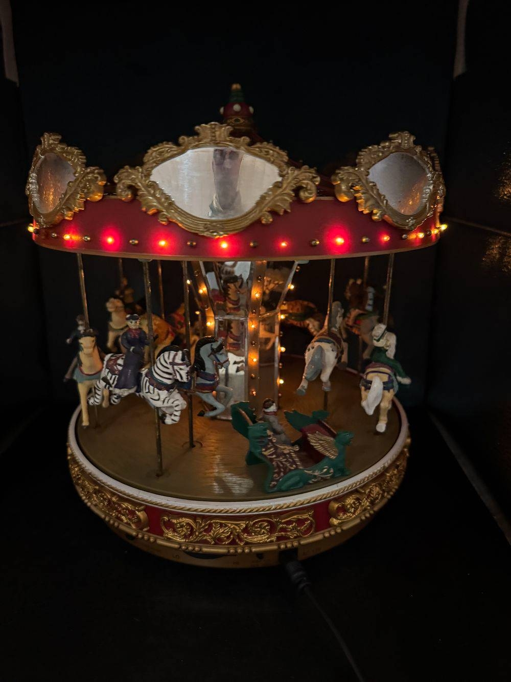 Ancien imposant Carrousel à trois étages "Mr Noël-Mr. Christmas - Holiday Around The Carousel” - 1996 - Vintage - Animations et lumières - Joue plusieurs chansons - Décoration - Collection - Cadeau - Sapin – Image 7