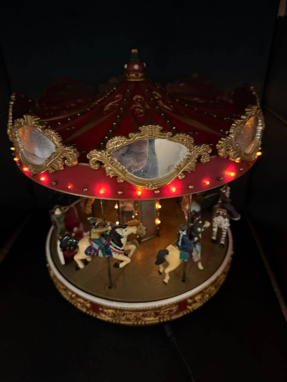 Ancien imposant Carrousel à trois étages "Mr Noël-Mr. Christmas - Holiday Around The Carousel” - 1996 - Vintage - Animations et lumières - Joue plusieurs chansons - Décoration - Collection - Cadeau - Sapin – Image 9