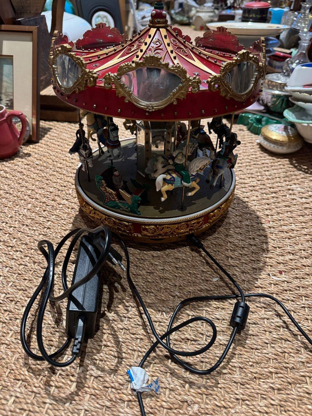 Ancien imposant Carrousel à trois étages "Mr Noël-Mr. Christmas - Holiday Around The Carousel” - 1996 - Vintage - Animations et lumières - Joue plusieurs chansons - Décoration - Collection - Cadeau - Sapin – Image 12