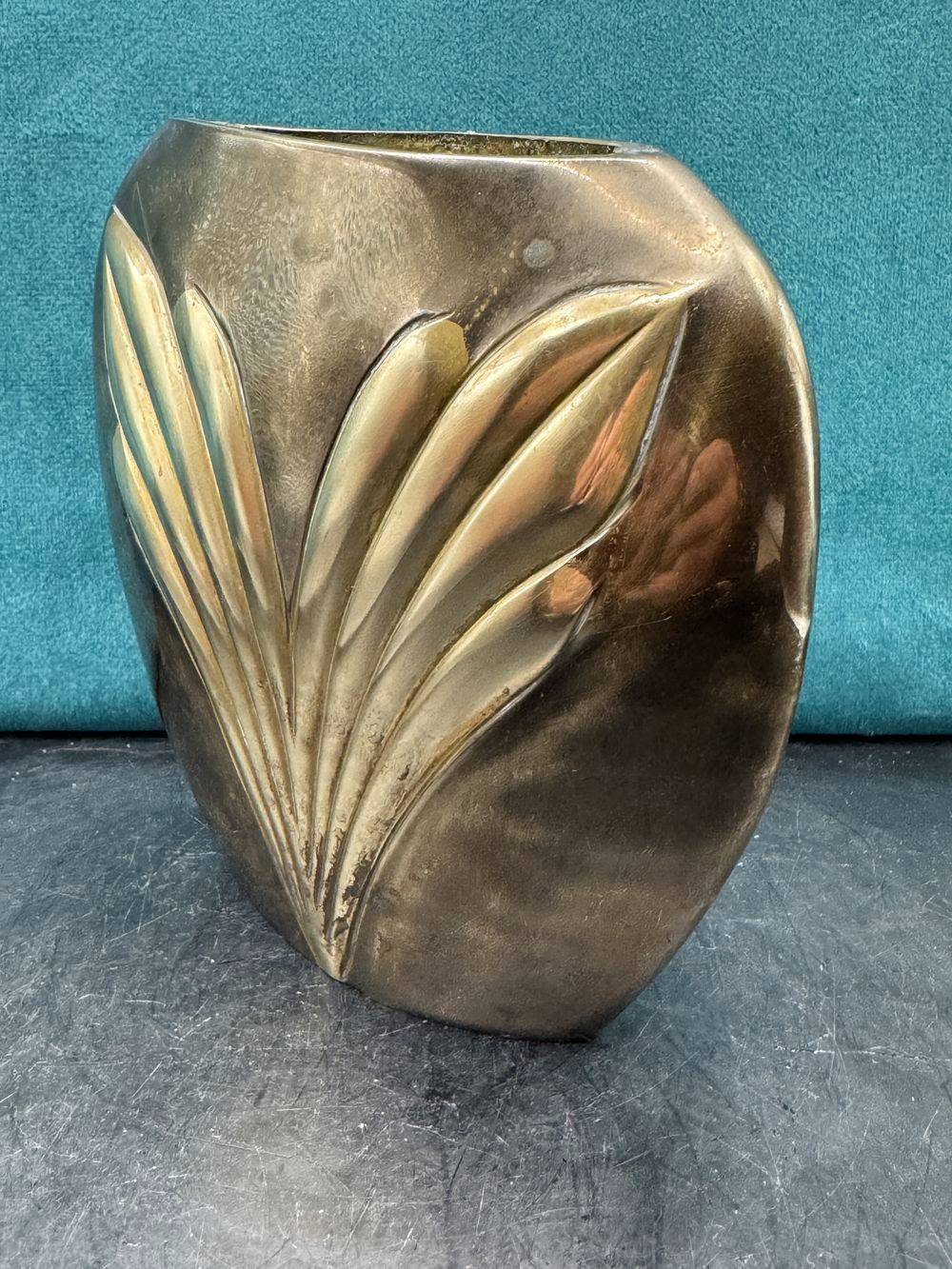 Vase vintage en laiton doré - Déco années 80 - Collection - Fleurs – Image 4