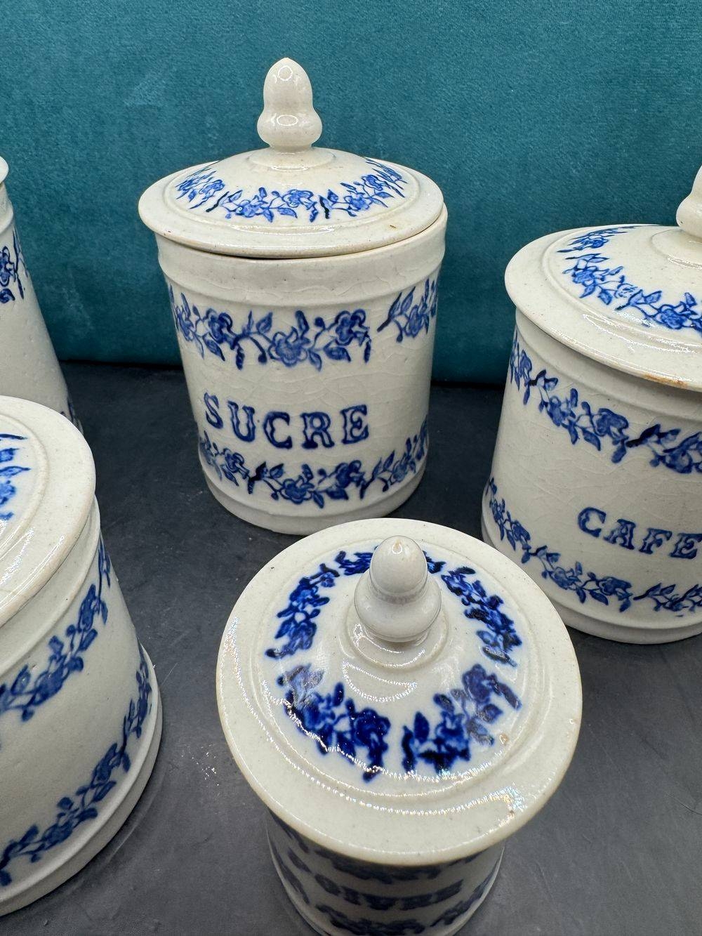 Jolie série de 5 pots à Epices avec leurs couvercles - En terre de fonte de Saint Uze - Bleu et blanc - Décoration - Collection – Image 3