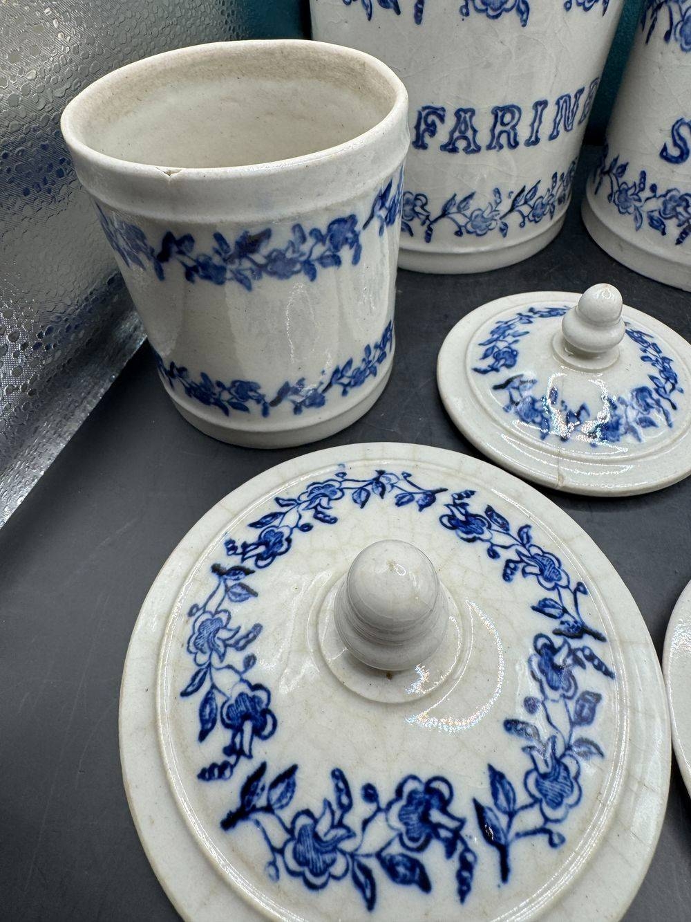 Jolie série de 5 pots à Epices avec leurs couvercles - En terre de fonte de Saint Uze - Bleu et blanc - Décoration - Collection – Image 8