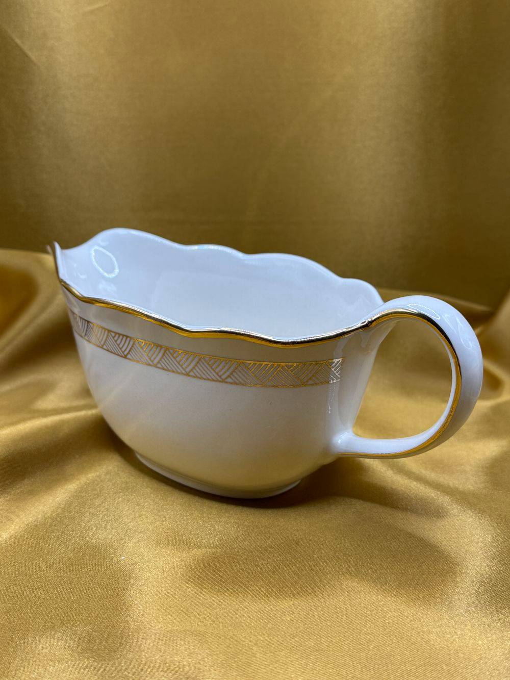 Ancienne Saucière de la manufacture Villeroy & Boch - Mettlach (Estampillée) - Vers 1950 - Véritable Porcelaine opaque ivoire et ornements dorés - Déco - Collection – Image 3