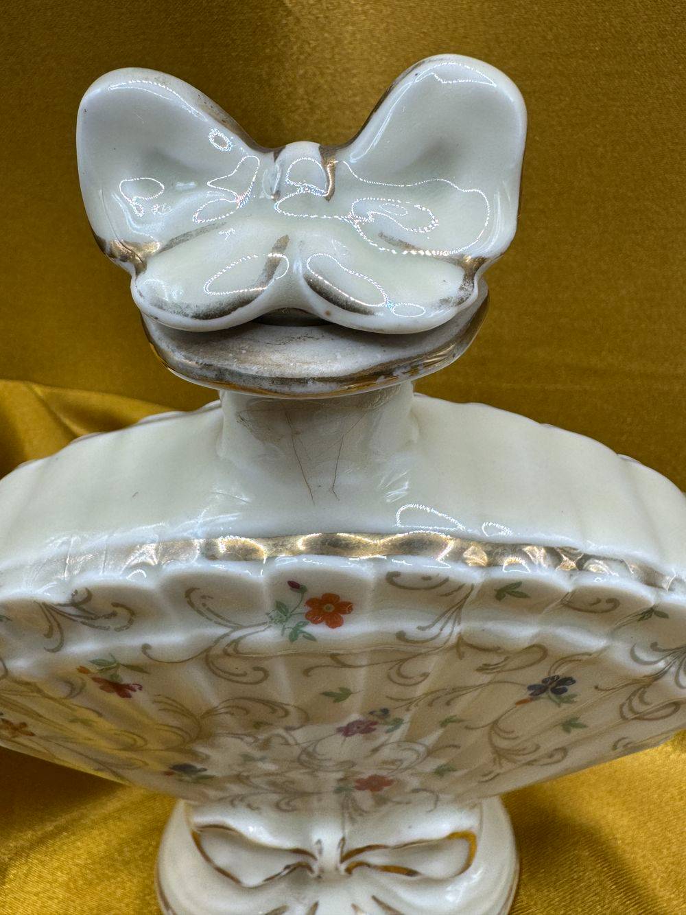 Ancien ensemble de salle de bain - Flacon de parfum, porte-savon et boite en porcelaine de Limoges Lucien Michelaud - Déco - Collection – Image 5