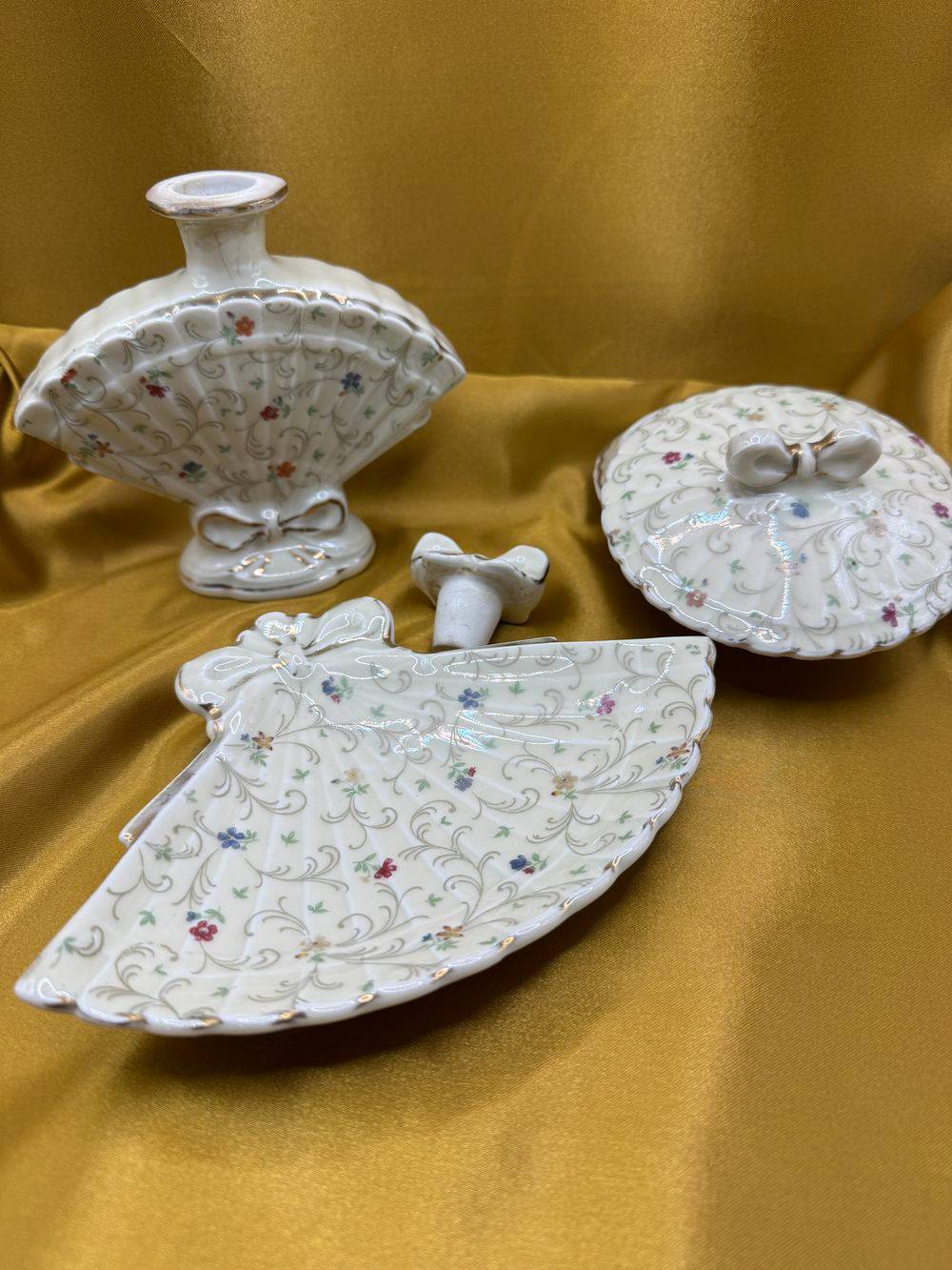 Ancien ensemble de salle de bain - Flacon de parfum, porte-savon et boite en porcelaine de Limoges Lucien Michelaud - Déco - Collection – Image 7