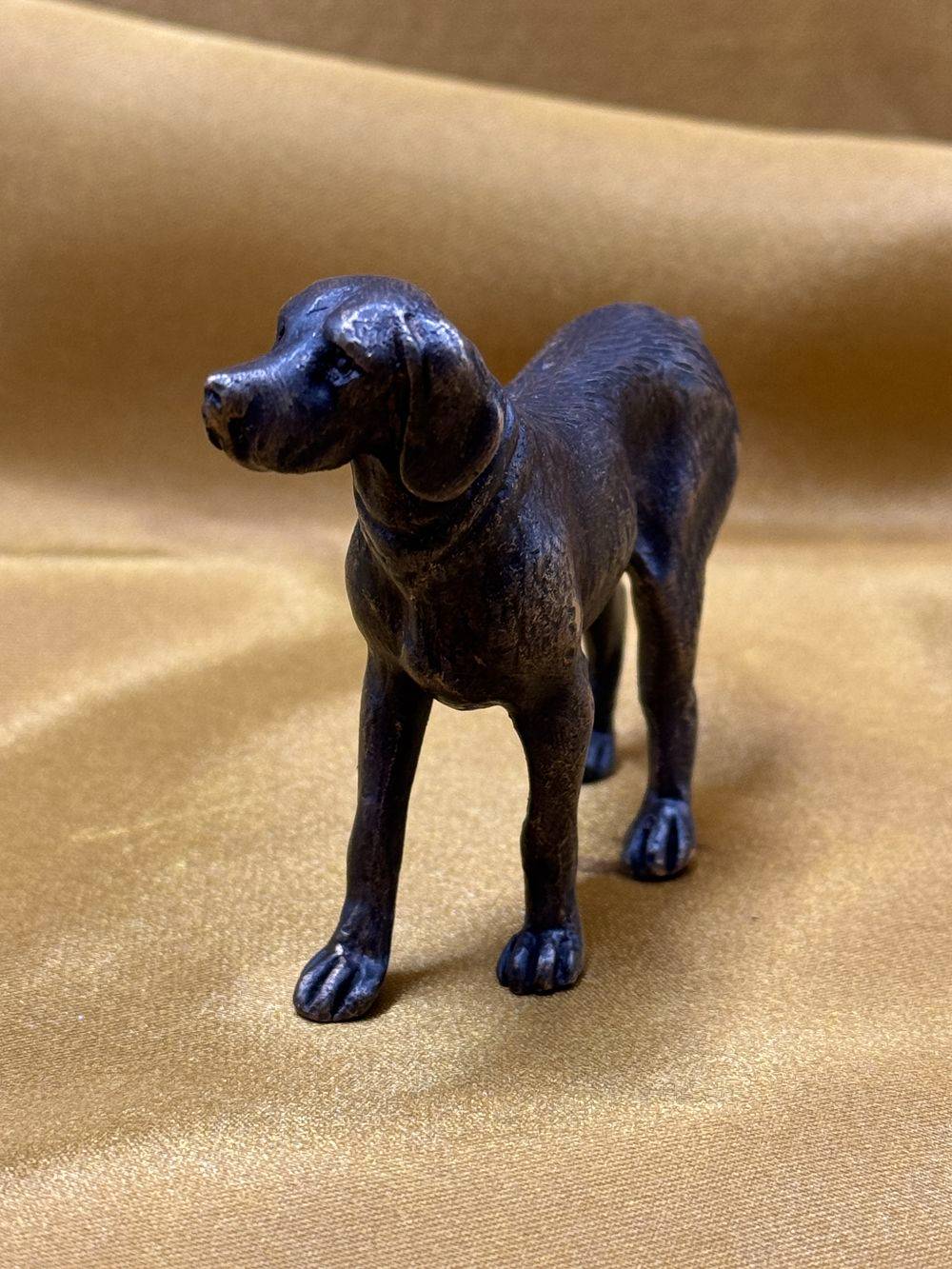 Rare statuette de chien - Labrador - En bronze - Pièce unique - Belle patine - Collection - Décoration - Bronze animalier vers 1950 – Image 2