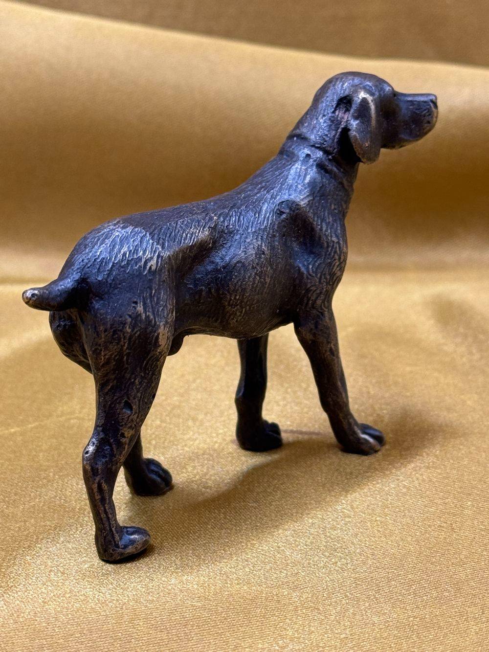 Rare statuette de chien - Labrador - En bronze - Pièce unique - Belle patine - Collection - Décoration - Bronze animalier vers 1950 – Image 4
