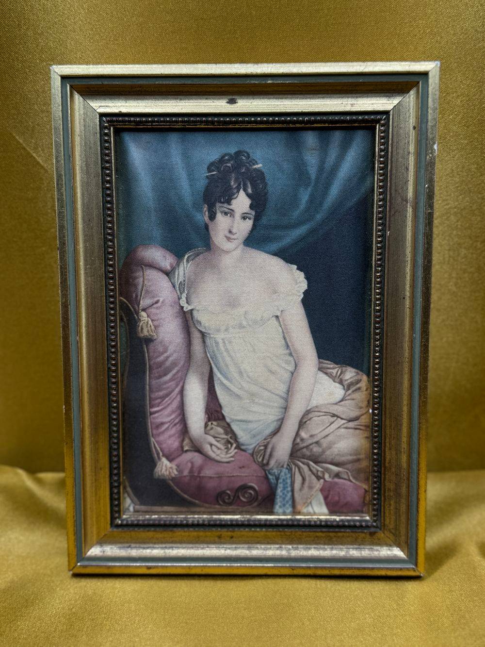 Ensemble/lot rare de 8 anciens petits cadres avec différentes reproductions sur soie - Déco - Collection – Image 10