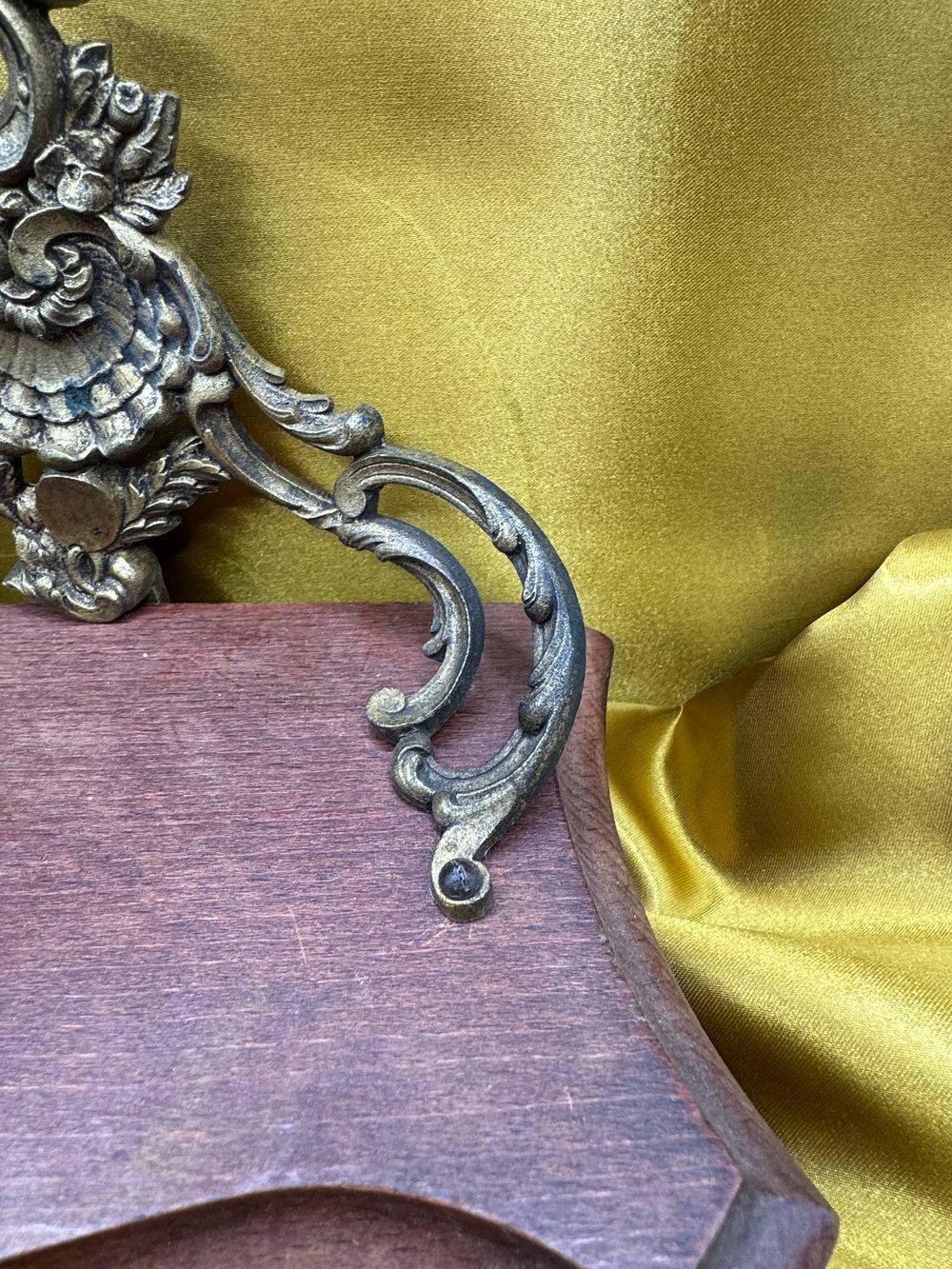 Ancienne étagère - Socle en bois - décor en bronze - Décoration - Collection – Image 6