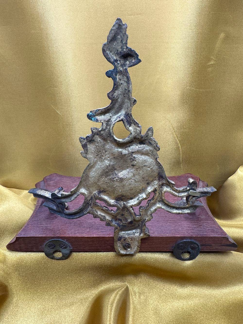 Ancienne étagère - Socle en bois - décor en bronze - Décoration - Collection – Image 7