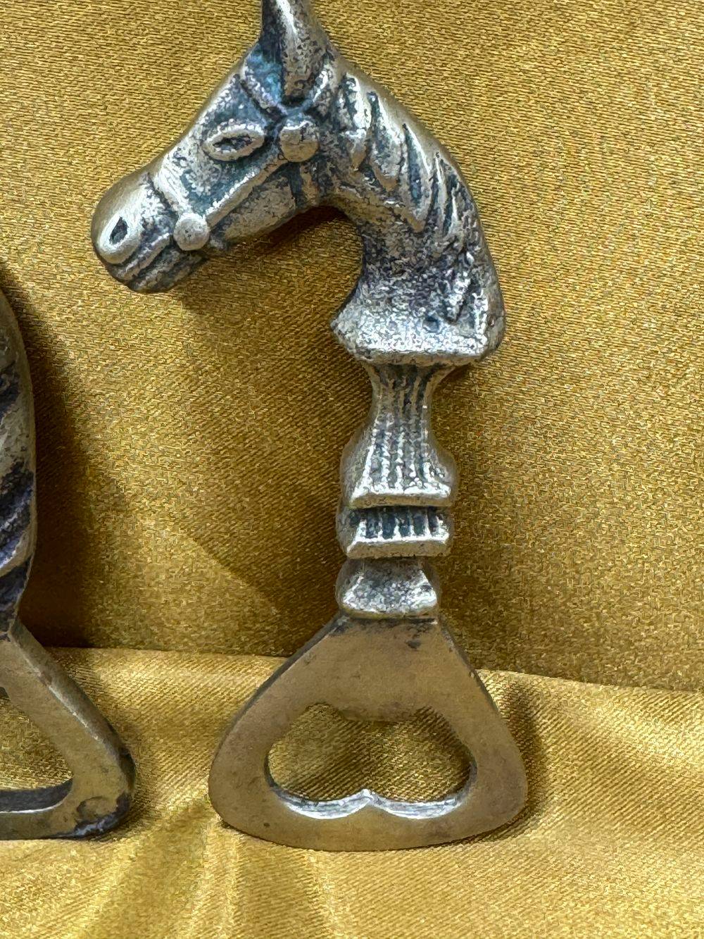 Ensemble/lot de deux décapsuleurs décoratifs " Têtes de cheval " en laiton doré - Décoration - Collection – Image 4