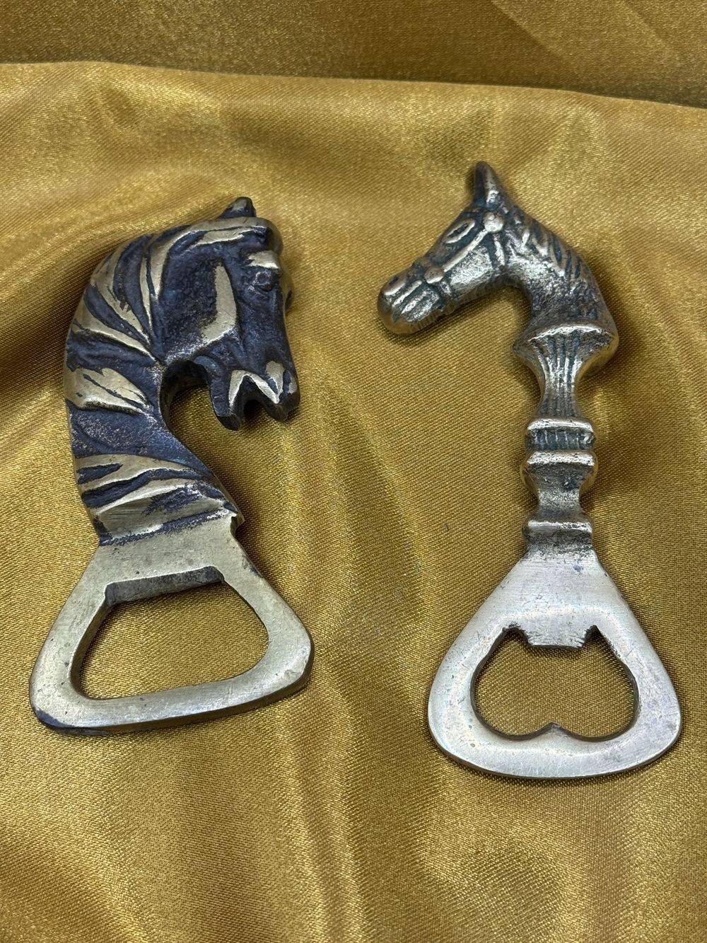 Ensemble/lot de deux décapsuleurs décoratifs " Têtes de cheval " en laiton doré - Décoration - Collection – Image 7