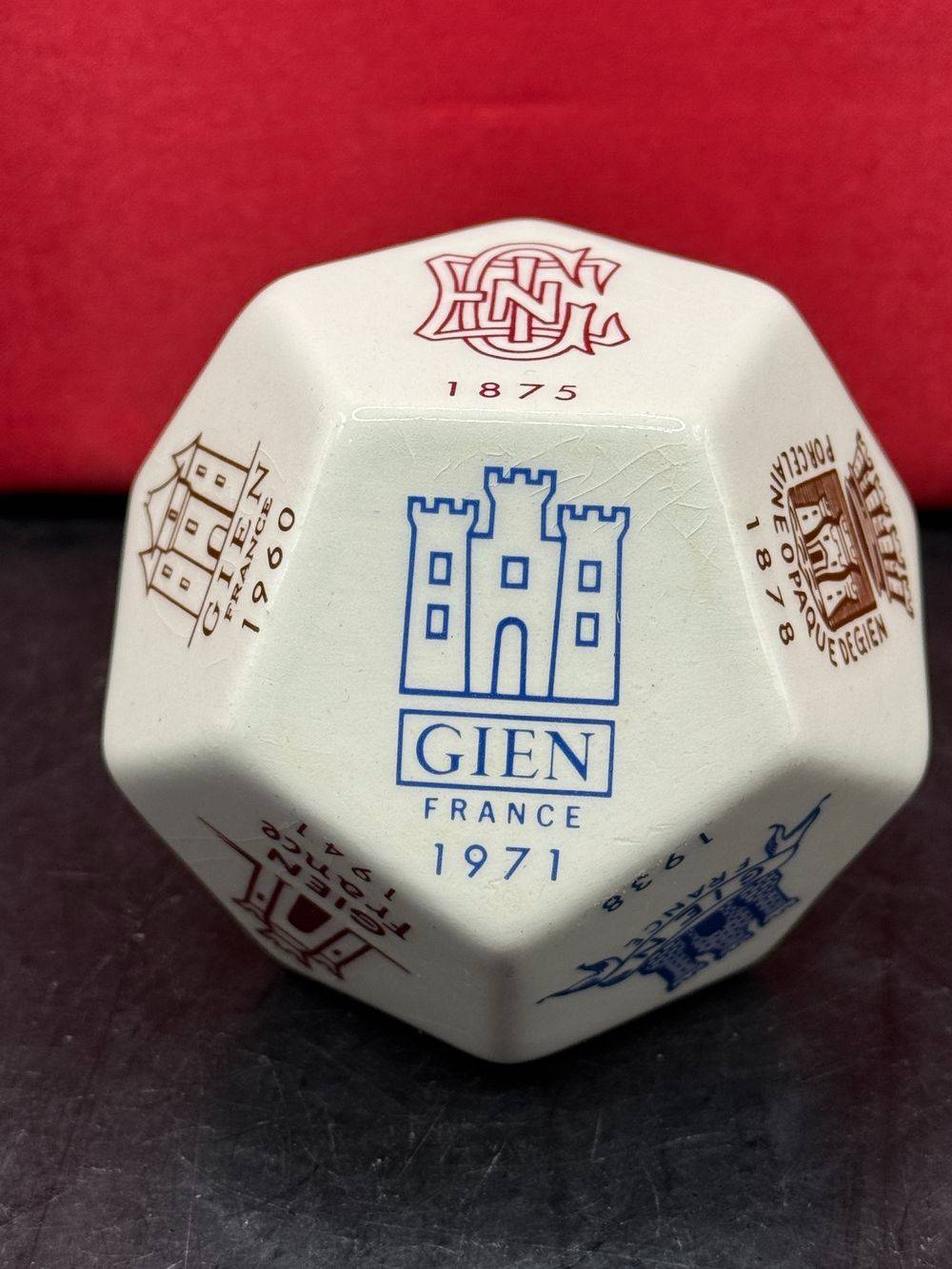 Introuvable petit Pot à onze faces de la faïencerie Gien représentant les estampilles les plus emblématiques de la maison - En porcelaine - Décoration - Collection – Image 7