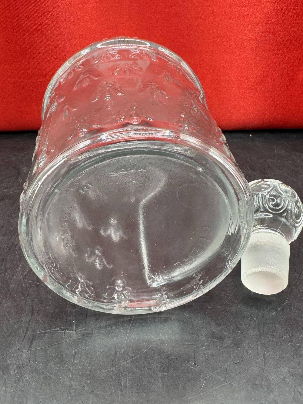 Ancien Magnifique flacon (et son bouchon) en verre moulé d'eau de Cologne impériale de l’impératrice Eugénie - Modèle “aux Abeilles” de Guerlain - Mi 20ème - Made in France - Décoration - Vintage – Image 8